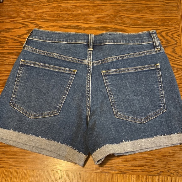 NEW! GAP jean shorts - Picture 2 of 3